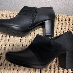 Clarks Bendables Bootie Style Pumps Black sz. 7.5 M